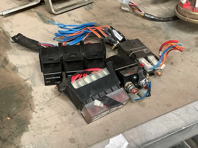 Verschillende electronica (5x) - afbeelding 1 van  2