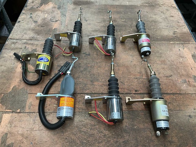 Verschillende elektromagneten (7x) - afbeelding 2 van  3