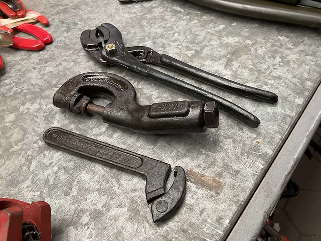 Verschillende garagegereedschap - afbeelding 2 van  2