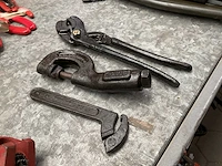 Verschillende garagegereedschap - afbeelding 2 van  2