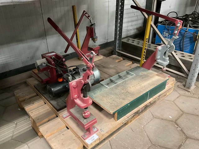 Verschillende hand persen - afbeelding 1 van  4