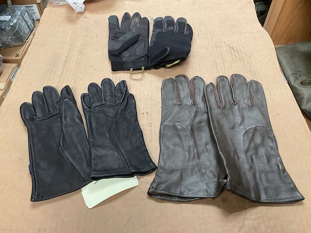 Verschillende handschoenen - afbeelding 2 van  3