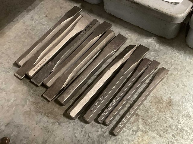 Verschillende koudbeitels (12x) - afbeelding 3 van  3