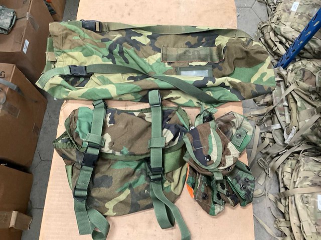 Verschillende legeruitrusting - afbeelding 1 van  2