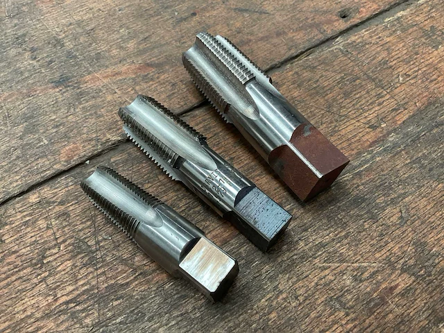 Verschillende machinetaps (3x) - afbeelding 1 van  2