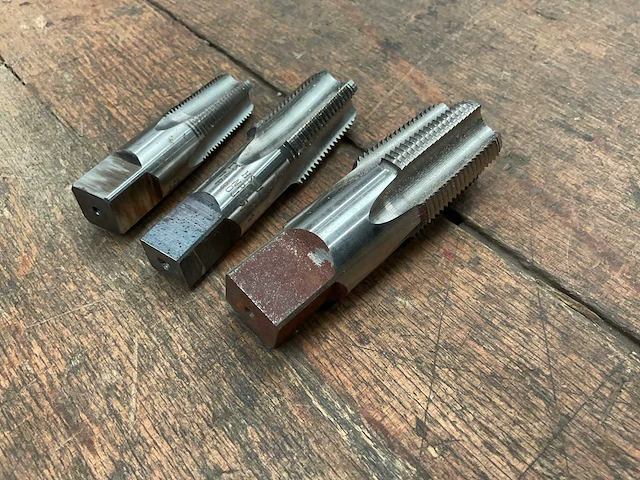Verschillende machinetaps (3x) - afbeelding 2 van  2