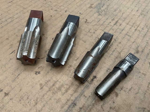 Verschillende metaaltappen (4x) - afbeelding 2 van  3