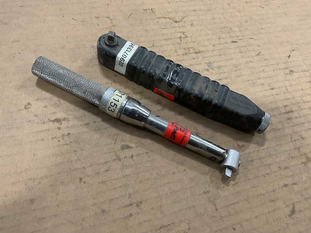 Verschillende momentsleutels (2x) - afbeelding 2 van  2