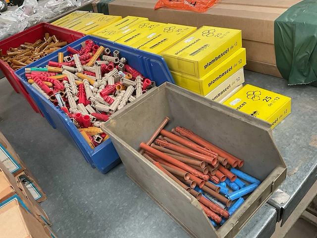 Verschillende pluggen - afbeelding 1 van  3