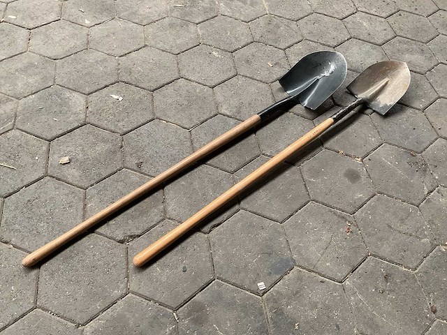 Verschillende scheppen (2x) - afbeelding 1 van  3