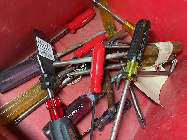 Verschillende schroevendraaiers - afbeelding 2 van  2