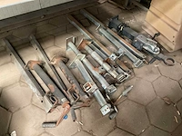 Verschillende steunpoten - afbeelding 1 van  3