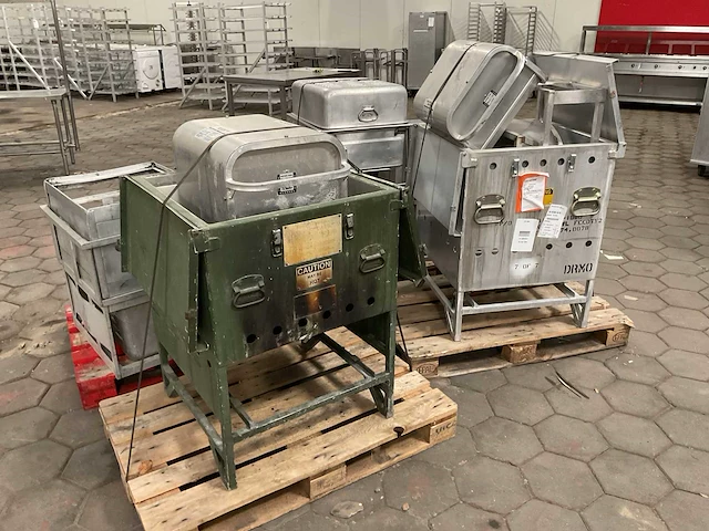 Verschillende veldkeuken apparatuur - afbeelding 3 van  6