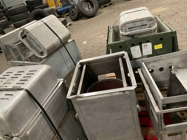 Verschillende veldkeuken apparatuur - afbeelding 5 van  6