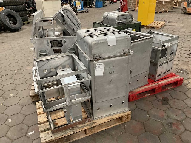 Verschillende veldkeuken apparatuur - afbeelding 1 van  6