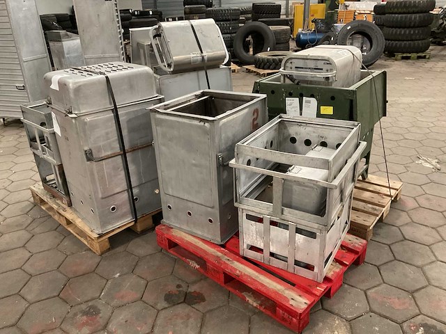 Verschillende veldkeuken apparatuur - afbeelding 2 van  6