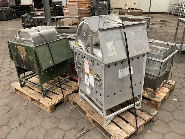 Verschillende veldkeuken apparatuur - afbeelding 4 van  6