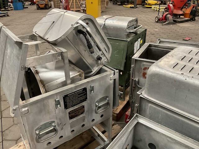 Verschillende veldkeuken apparatuur - afbeelding 6 van  6