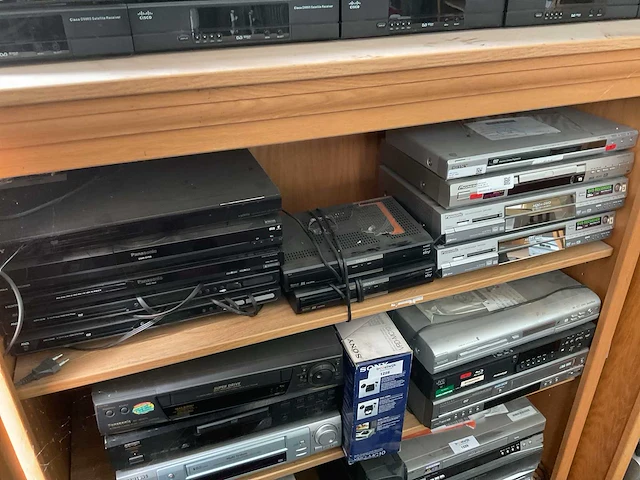 Verschillende video apparaten (11x) - afbeelding 1 van  3