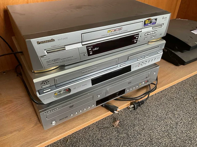 Verschillende videorecorders (3x) - afbeelding 1 van  3