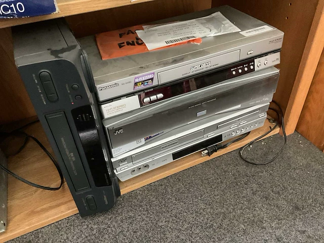 Verschillende videorecorders (4x) - afbeelding 1 van  3