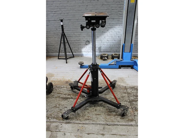 Versnellingsbaklift eagle pro e6120 met maximale hoogte 889-1815 mm en maximaal hefvermogen 15 ton. - afbeelding 2 van  3