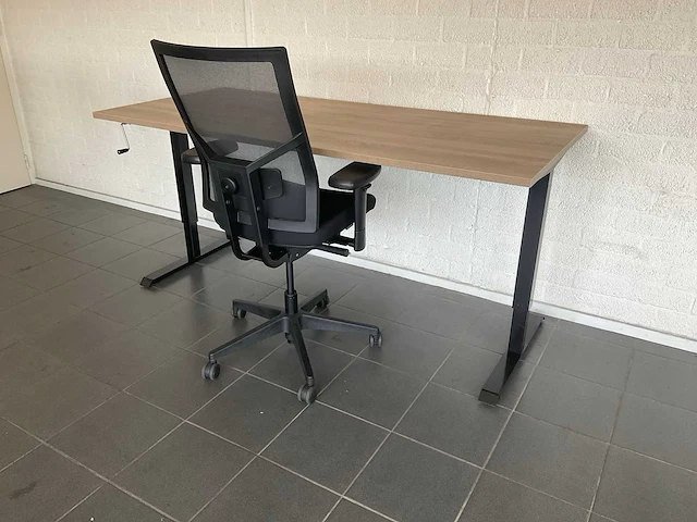 Verstelbaar bureau - afbeelding 1 van  6