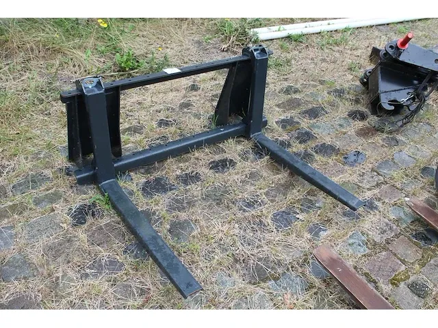 Verstelbaar vorkopzetstuk. totale breedte 120cm. lengte lepels 80cm - afbeelding 1 van  3