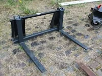 Verstelbaar vorkopzetstuk. totale breedte 120cm. lengte lepels 80cm