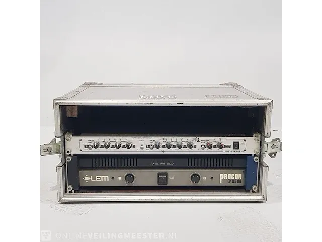 Versterker in flightcase o.a. lem - afbeelding 1 van  4