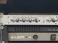 Versterker in flightcase o.a. lem - afbeelding 2 van  4