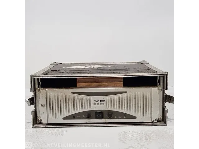 Versterker in flightcase phonic, xp 3000 - afbeelding 1 van  3