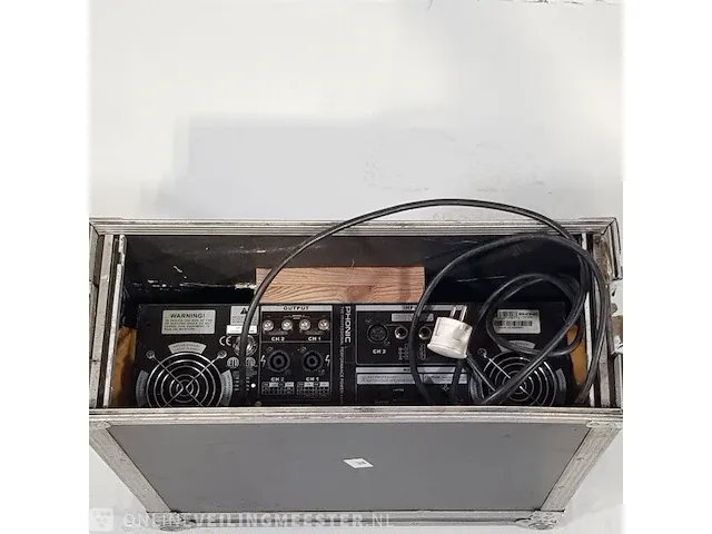 Versterker in flightcase phonic, xp 3000 - afbeelding 3 van  3