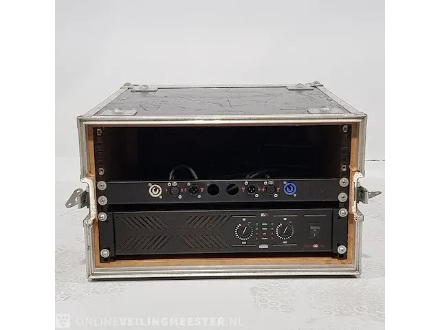 Versterker in flightcase pro dj user - afbeelding 1 van  4