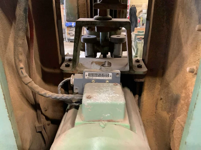 Verticale dubbelkops sleufboormachine met afzuiger - afbeelding 14 van  34