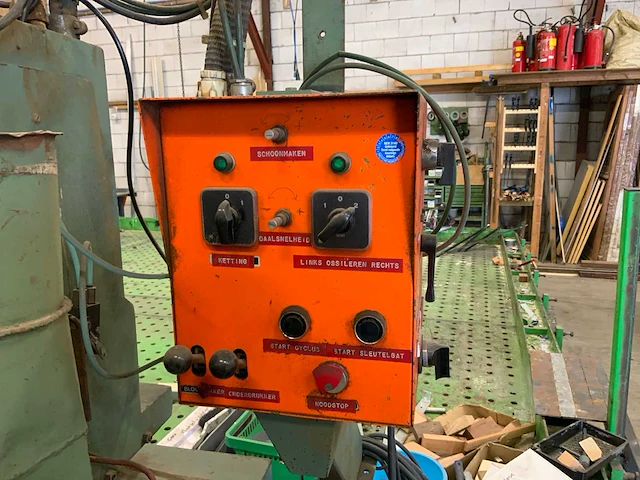 Verticale dubbelkops sleufboormachine met afzuiger - afbeelding 21 van  34