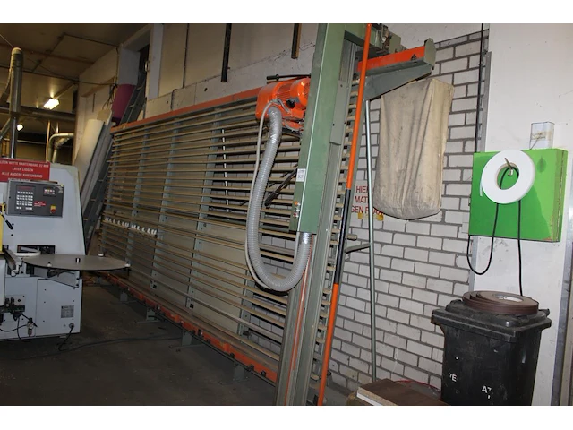 Verticale platenzaag holzher type 1265 supercut. bouwjaar 1987. breedte 530 cm en totale hoogte 280 cm - afbeelding 1 van  4