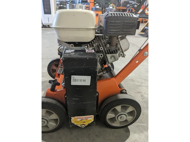 Verticuteermachine - 400mm - benzine eliet, e 401 petrol, bouwjaar 2015 - afbeelding 4 van  16