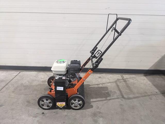 Verticuteermachine - 400mm - benzine eliet, e 401 petrol, bouwjaar 2015 - afbeelding 10 van  16