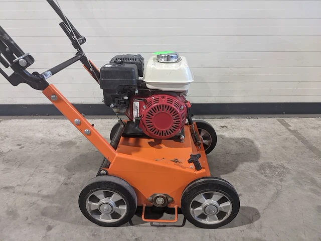 Verticuteermachine - 400mm - benzine eliet, e 401 petrol, bouwjaar 2015 - afbeelding 12 van  16