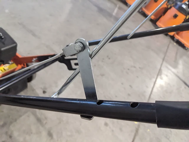 Verticuteermachine - 400mm - benzine eliet, e 401 petrol, bouwjaar 2019 - afbeelding 7 van  18