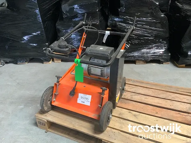 Verticuteermachine - afbeelding 1 van  1