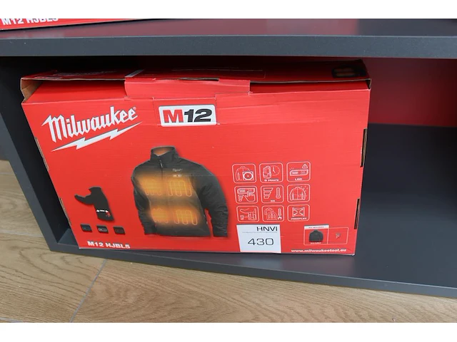 Verwarmbare jas milwaukee m12 hjbl5 maat m excl. accu en lader - afbeelding 1 van  2