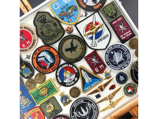 Verzameling insignes, patches, e.d. - afbeelding 3 van  5