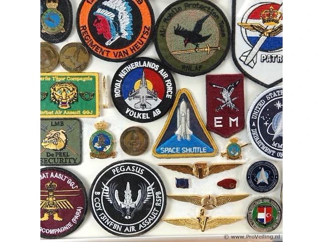 Verzameling insignes, patches, e.d. - afbeelding 4 van  5