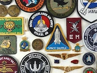 Verzameling insignes, patches, e.d. - afbeelding 4 van  5