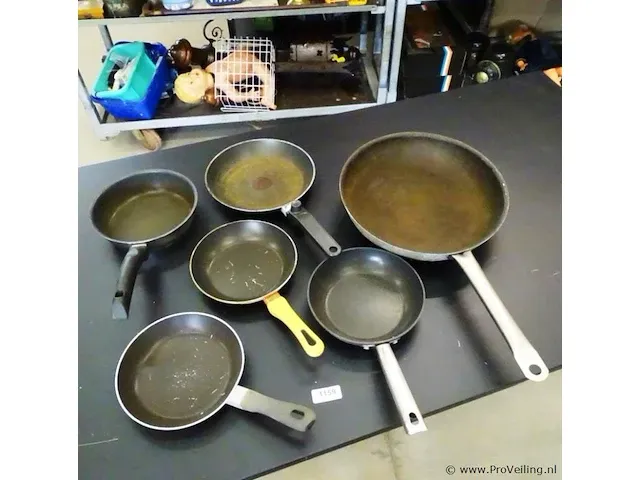 Verzameling koekenpannen - afbeelding 1 van  5