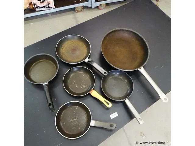 Verzameling koekenpannen - afbeelding 3 van  5