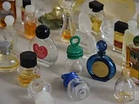 Verzameling parfumflesjes - afbeelding 7 van  7