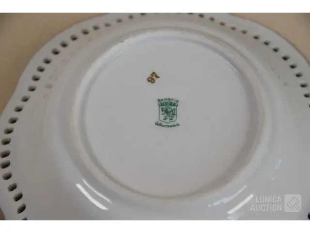 Verzameling porselein - afbeelding 3 van  7